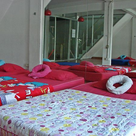 Gondor Guesthouse Чиангмай Екстериор снимка